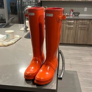 Size 8 hunter rain boots